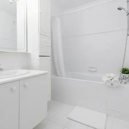 Furtivestay - La Defense - Damiers Apartment
